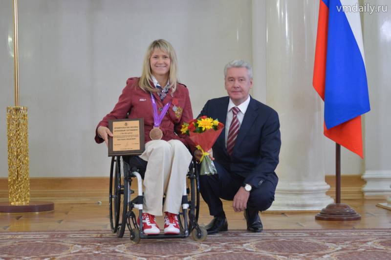 Спортсмены получали поздравления от мэра столицы Сергея Собянина.