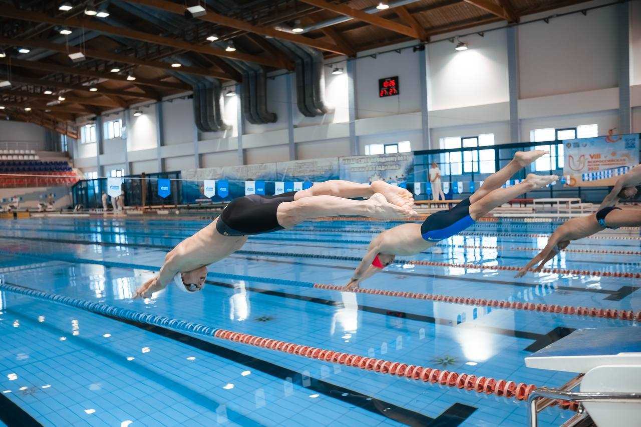Спортсмены из 15 российских вузов завоевали медали Универсиады во второй день турнира по плаванию