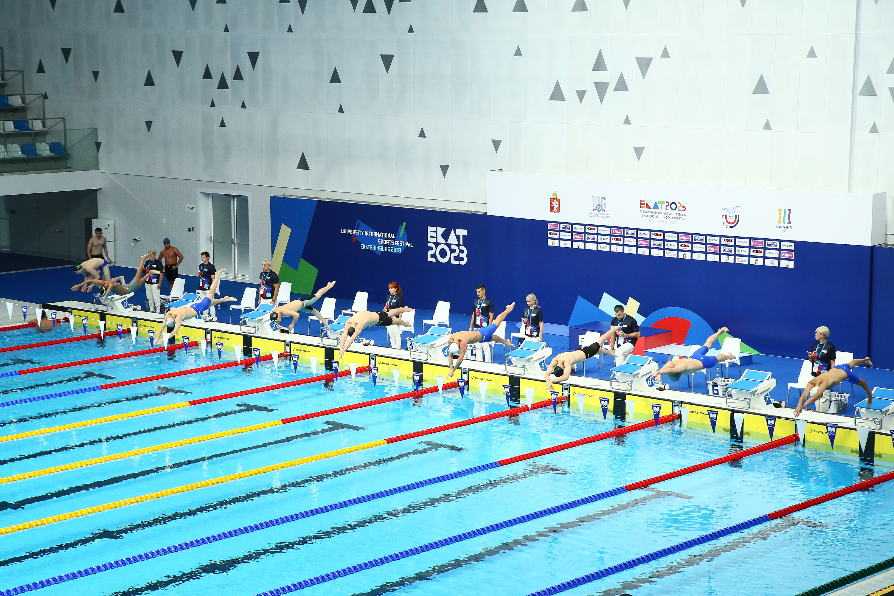 Российские спортсмены завоевали десять медалей в стартовый день турнира по плаванию на Фестивале в Екатеринбурге