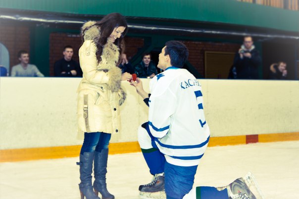 Оля согласилась стать супругой хоккеиста! 