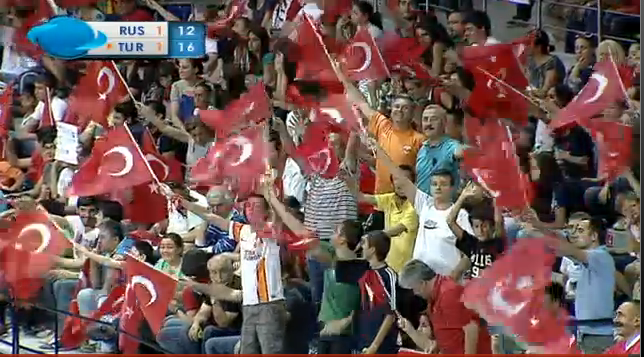 Болельщики сборной Турции по волейболу